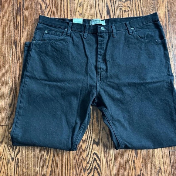 Wrangler Black Relaxed Fit Jeans - Picture 4 of 8